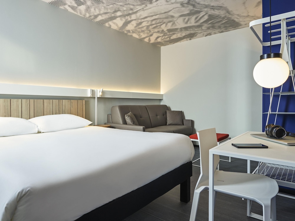 Habitación estándar, 1 cama doble con sofá cama del hotel Ibis Clamart Paris Velizy. Foto 1