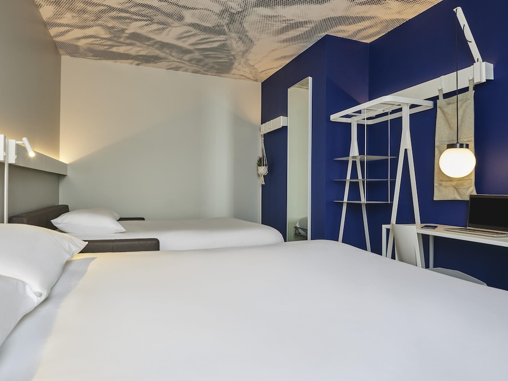Habitación estándar, 1 cama doble con sofá cama del hotel Ibis Clamart Paris Velizy. Foto 2