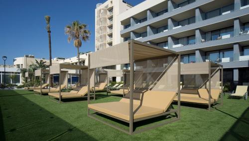 Junior suite Vista Mar Balcón o Terraza 1 Cama king 2 sofás camas del hotel Medplaya Hotel Pez Espada. Foto 5