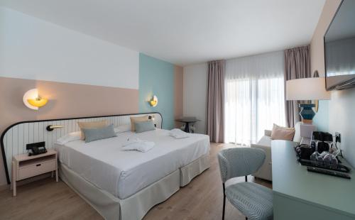 Habitación Superior Club con vistas frontales al mar del hotel Medplaya Hotel Pez Espada
