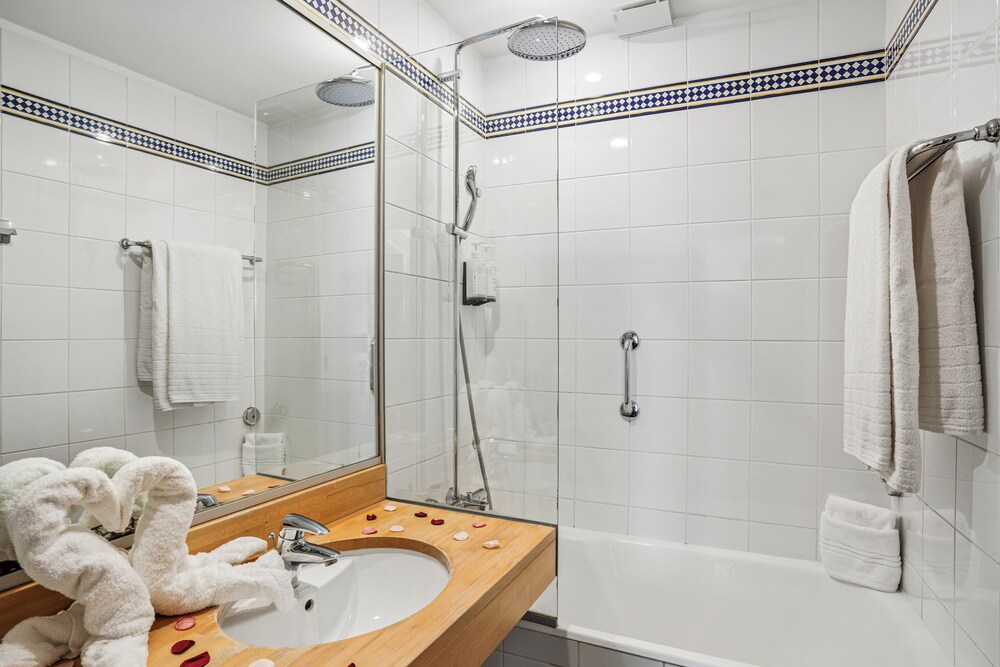 Habitación con 2 camas individuales, no fumadores del hotel Excelsior Opéra. Foto 3