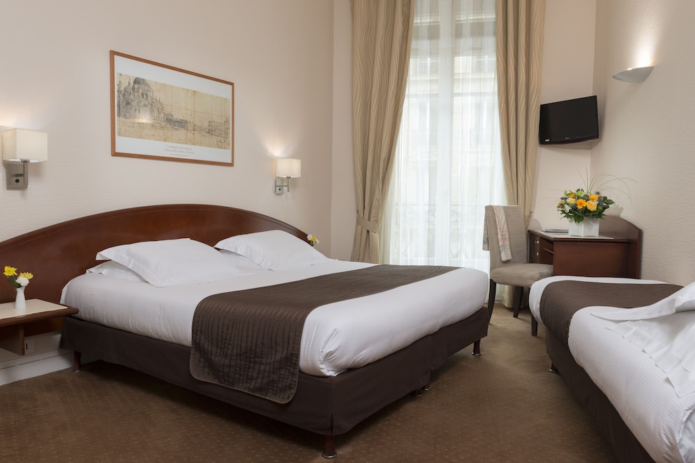 Habitación triple del hotel Excelsior Opéra. Foto 4