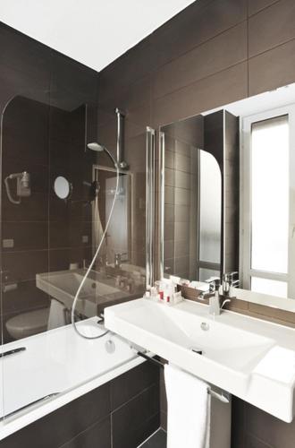 Habitación Doble Estándar del hotel France D'antin Opéra. Foto 3