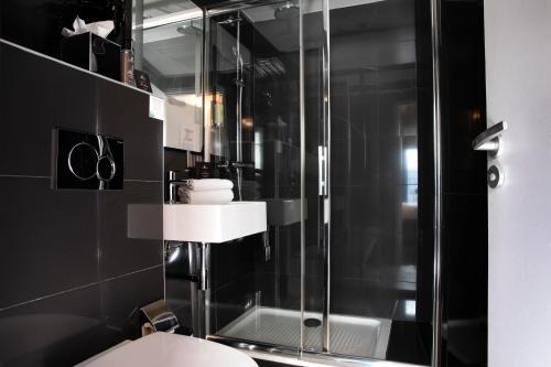 Habitación Doble Deluxe con balcón del hotel Marais HÔme. Foto 4