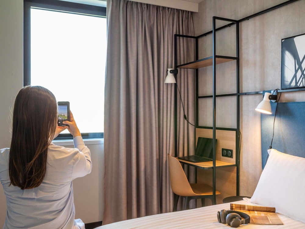 Habitación estándar doble, 1 cama doble, accesible para personas con discapacidad del hotel Ibis Paris CDG Airport. Foto 1