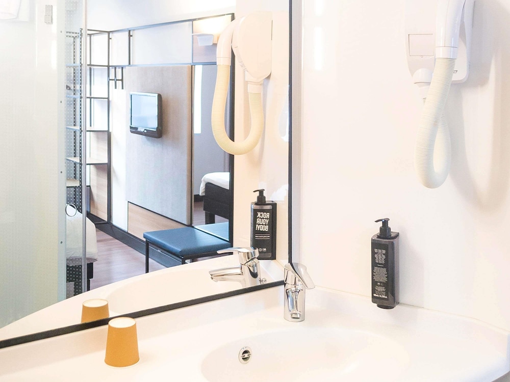 Habitación Confort, 1 cama doble del hotel Ibis Paris CDG Airport. Foto 6