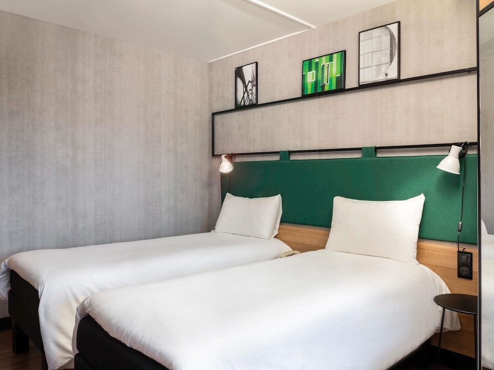 Habitación estándar, 2 camas individuales del hotel Ibis Paris CDG Airport. Foto 8