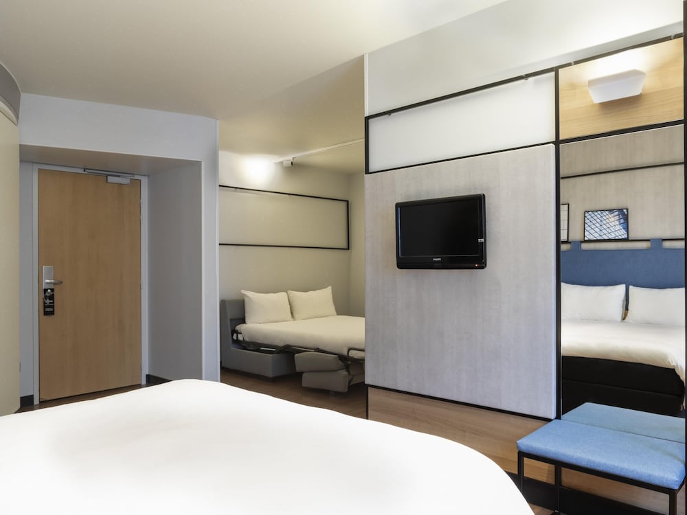 Habitación estándar doble, 1 cama doble con sofá cama (and 1 sofa) del hotel Ibis Paris CDG Airport. Foto 9