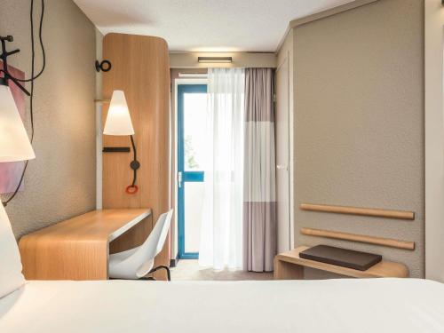 Habitación Doble Estándar del hotel Ibis Gare Montparnasse 15eme. Foto 3