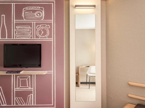 Habitación Doble Estándar - 2 camas del hotel Ibis Gare Montparnasse 15eme. Foto 2