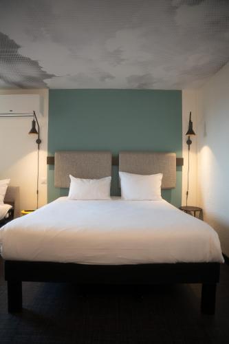 Habitación Estándar - 1 cama doble y 1 individual del hotel Ibis Nice Centre Gare. Foto 3