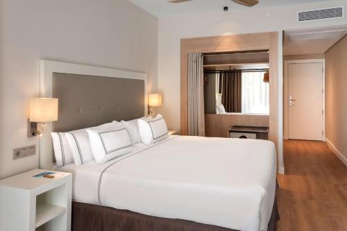 Habitación Meliá con vistas al mar del hotel Melia Costa del Sol. Foto 2