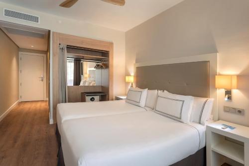 Habitación Doble Clásica - planta baja del hotel Melia Costa del Sol. Foto 1