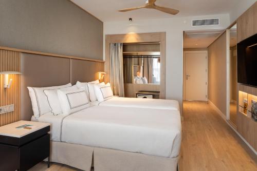 Habitación Doble Deluxe con vistas al mar - 1 o 2 camas del hotel Melia Costa del Sol. Foto 1