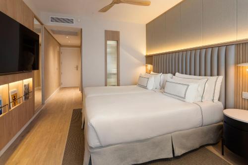Habitación Premium con vistas al mar del hotel Melia Costa del Sol. Foto 1