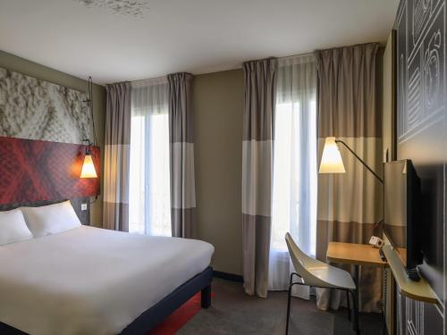Habitación Doble Estándar del hotel Ibis Tour Montparnasse 15eme. Foto 1