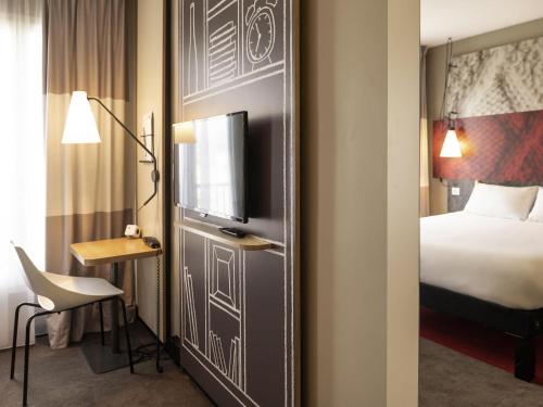 Habitación Doble Estándar del hotel Ibis Tour Montparnasse 15eme. Foto 3