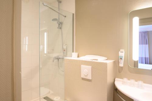 Habitación Doble Estándar del hotel Ibis Tour Montparnasse 15eme. Foto 8