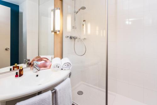 Habitación Doble Estándar - 2 camas del hotel Ibis Paris Nord Villepinte Parc Des Expositions. Foto 4