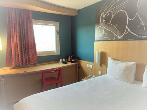 Habitación Superior con 1 cama doble del hotel Ibis Paris Nord Villepinte Parc Des Expositions. Foto 3
