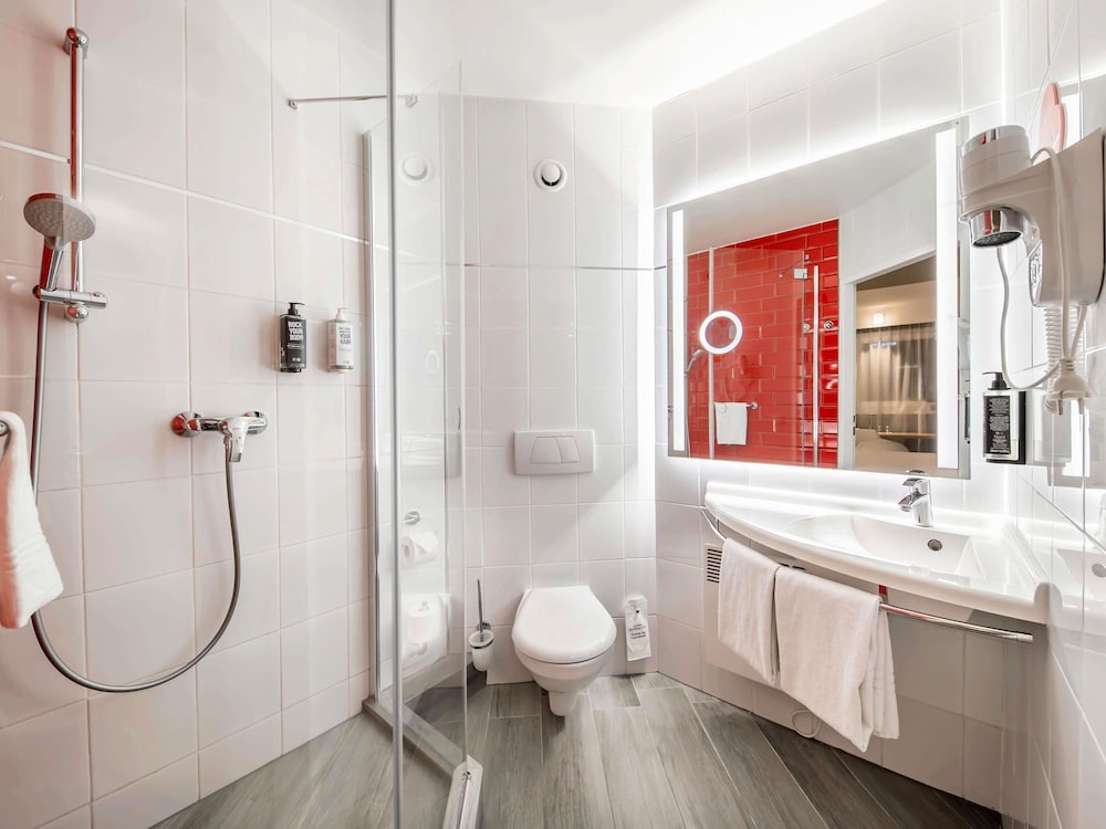 Habitación Sweet de ibis con 1 cama grande para 1 o 2 personas del hotel Ibis Warszawa Centrum. Foto 3