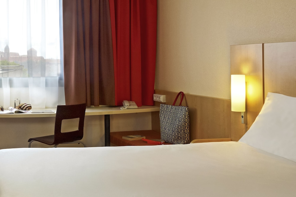 Doble estándar con 1 cama doble del hotel Ibis Warszawa Ostrobramska. Foto 1