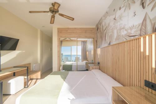 Habitación Doble Estándar con vistas al mar - 2 camas del hotel Parasol by Dorobe. Foto 1