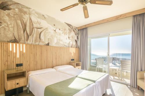 Habitación Doble Estándar con vistas al mar - 2 camas del hotel Parasol by Dorobe. Foto 7