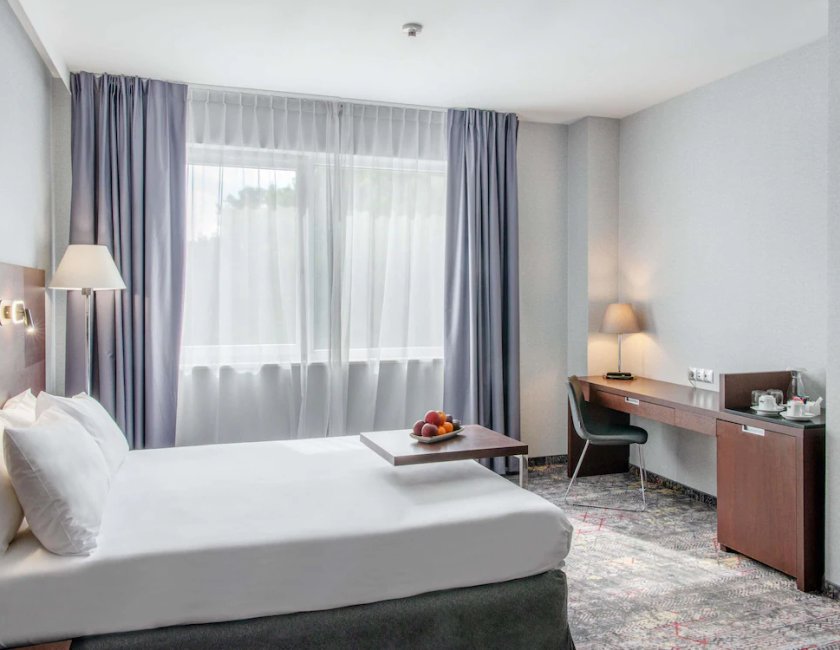 Habitación clásica Plus, 1 cama de matrimonio del hotel Mercure Warszawa Airport. Foto 1