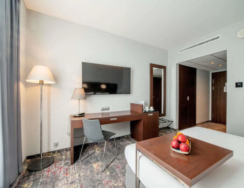 Habitación clásica Plus, 1 cama de matrimonio del hotel Mercure Warszawa Airport. Foto 3