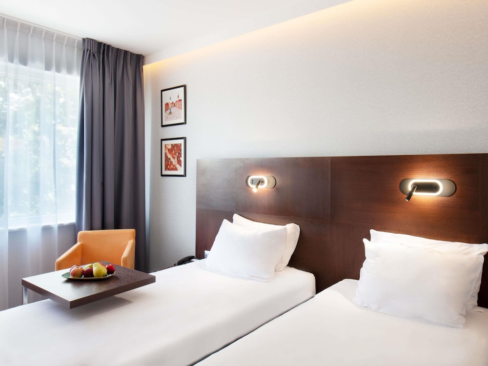 Habitación Classic Plus Twin con 2 camas individuales del hotel Mercure Warszawa Airport