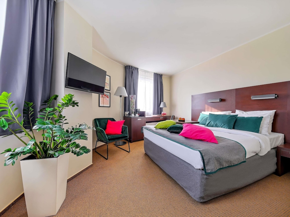 Habitación Classic con cama queen - size para uno o dos huéspedes del hotel Mercure Warszawa Airport
