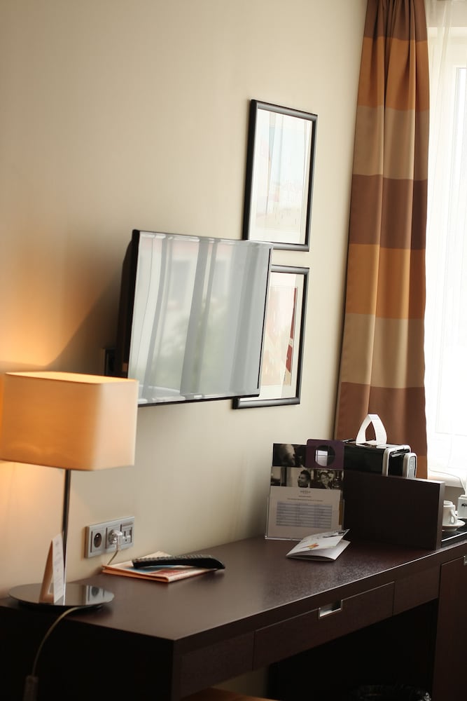Habitación Classic con cama queen - size para uno o dos huéspedes del hotel Mercure Warszawa Airport. Foto 1