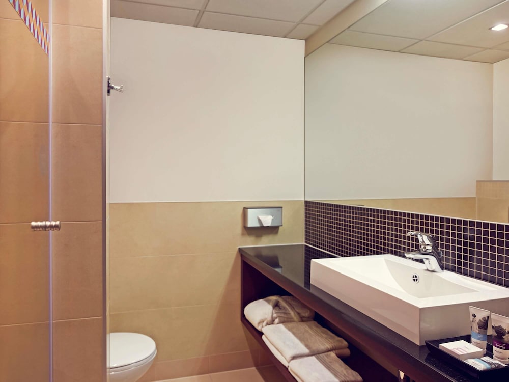 Habitación Classic Twin con 2 camas individuales del hotel Mercure Warszawa Airport. Foto 3