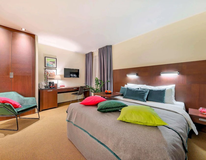 Habitación familiar doble, 1 cama doble con sofá cama (Clásica) del hotel Mercure Warszawa Airport. Foto 3