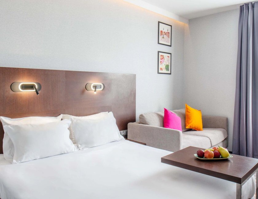 Habitación doble superior, 1 cama doble con sofá cama del hotel Mercure Warszawa Airport. Foto 7
