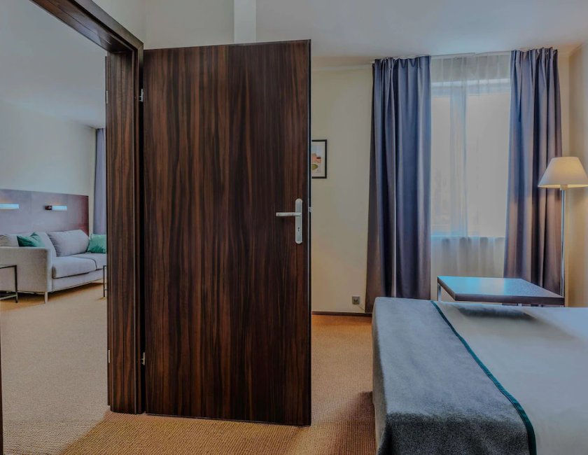 Suite junior, 1 cama de matrimonio (Queen) del hotel Mercure Warszawa Airport
