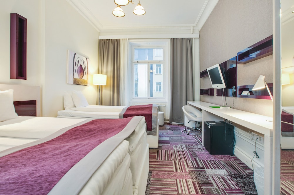 Habitación Triple Estándar del hotel Ibis Styles Stockholm Odenplan. Foto 1