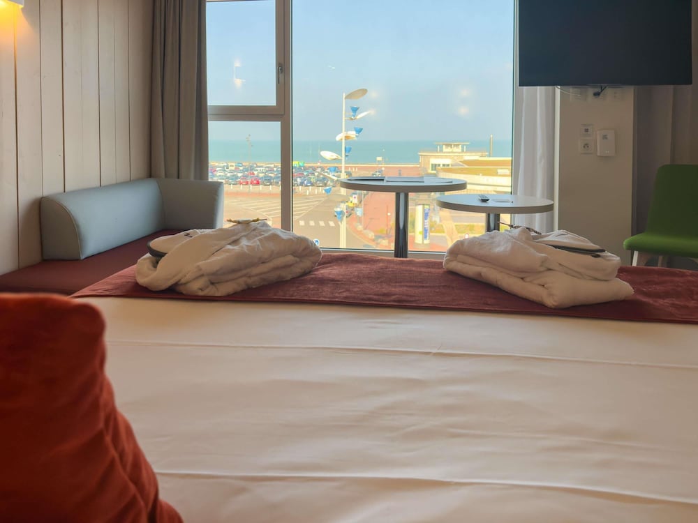 Habitación Privilège con 1 cama doble, vistas al mar del hotel Mercure Dieppe La Présidence. Foto 2