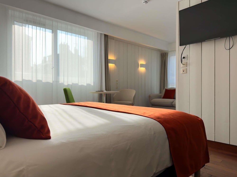 Habitación familiar con 1 cama grande + sofá cama del hotel Mercure Dieppe La Présidence