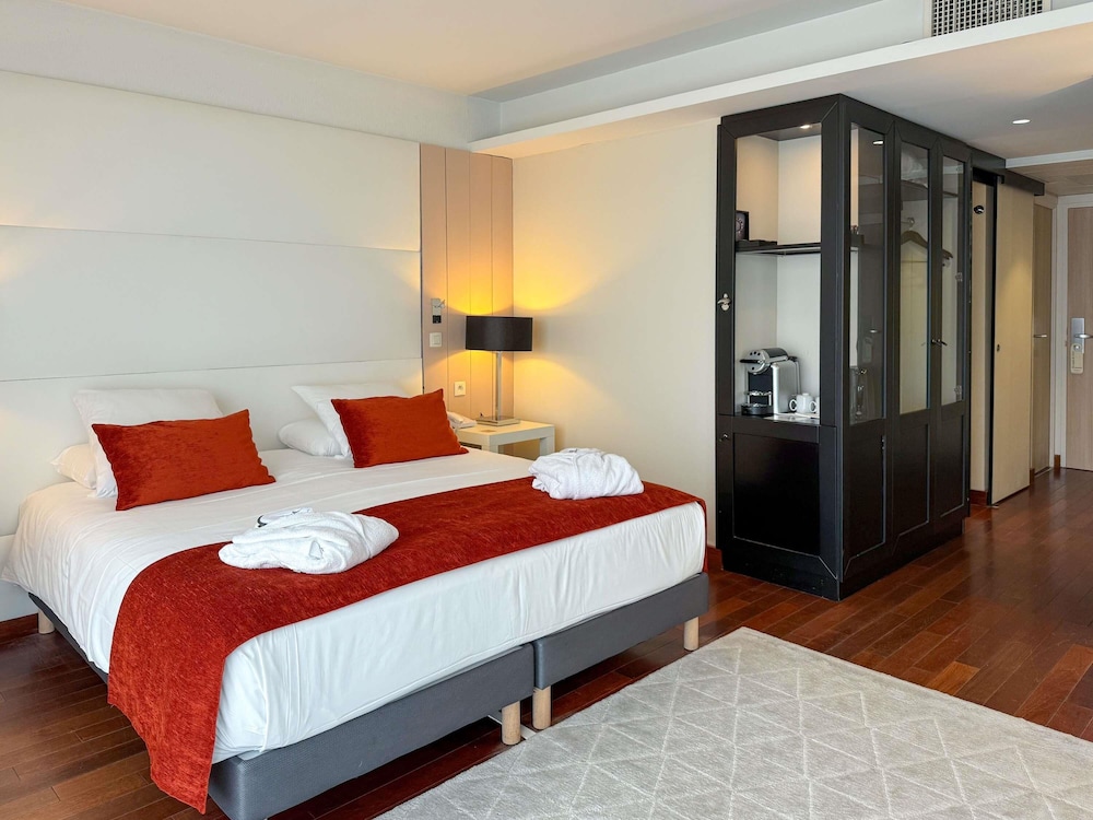Suite Privilège con 1 cama doble y salón, vistas al mar del hotel Mercure Dieppe La Présidence