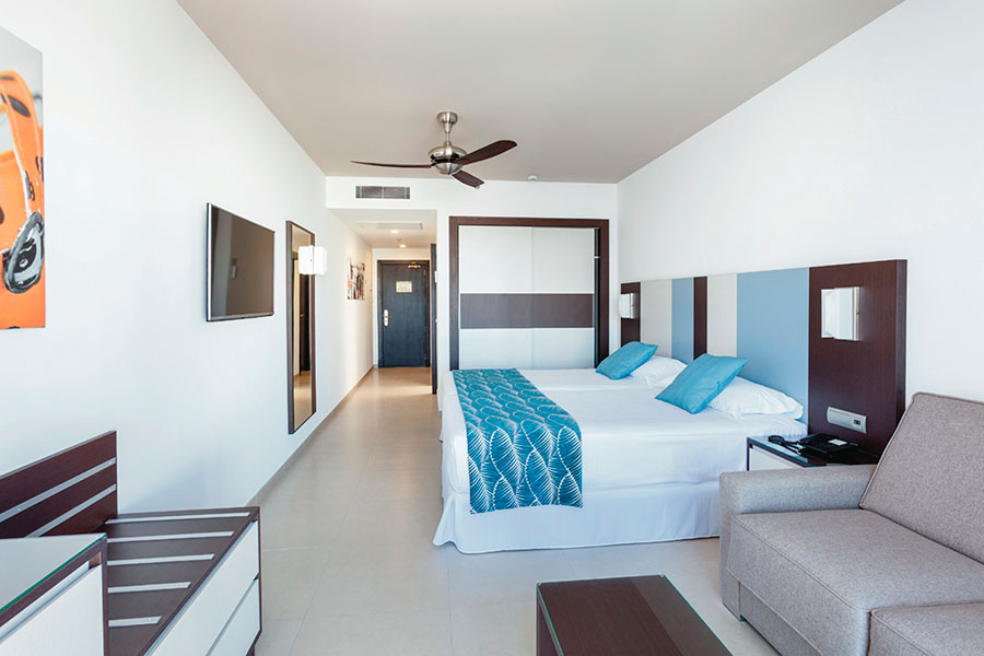 Habitación doble grande lado mar del hotel Riu Costa Del Sol All Inclusive