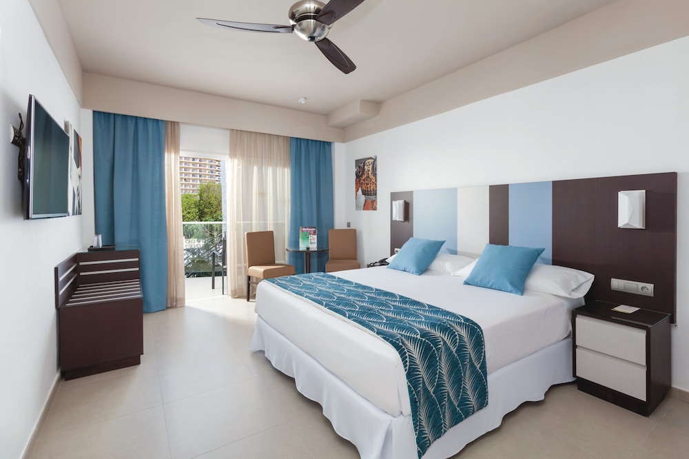 Habitación estándar doble, balcón del hotel Riu Costa Del Sol All Inclusive