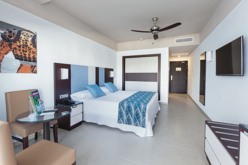 Habitación estándar doble, balcón del hotel Riu Costa Del Sol All Inclusive. Foto 1