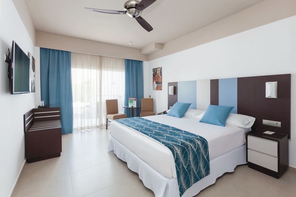 Habitación estándar doble, balcón del hotel Riu Costa Del Sol All Inclusive. Foto 2