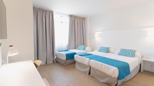 Habitación triple Económica 3 camas individuales Normal del hotel BLUESEA Costa Serena