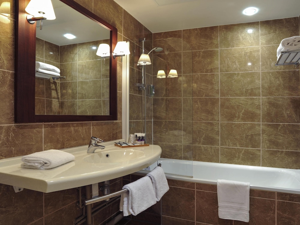 Habitación Doble Estándar del hotel Mercure Rambouillet Relays Du Chateau. Foto 2