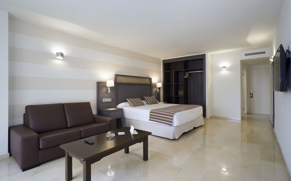 Junior Suite Pool View del hotel MS Aguamarina Costa del Sol