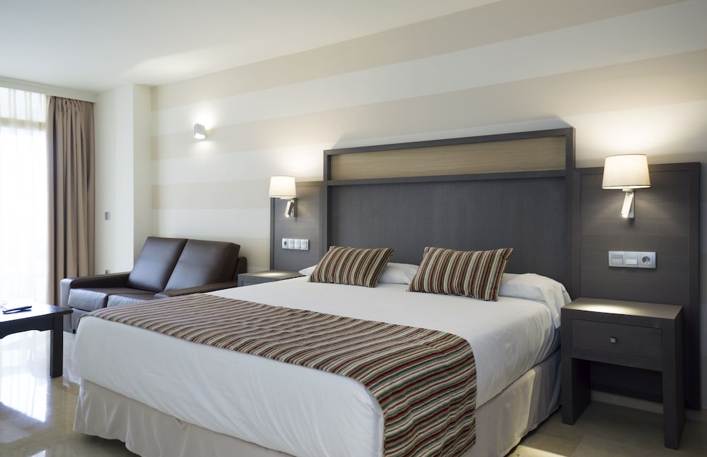 Junior Suite Pool View del hotel MS Aguamarina Costa del Sol. Foto 1
