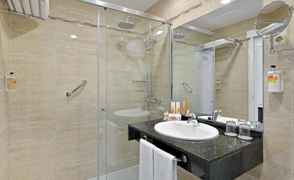 Habitación Standar Planta Baja Sin Vistas del hotel Sol Torremolinos-Don Pedro. Foto 1